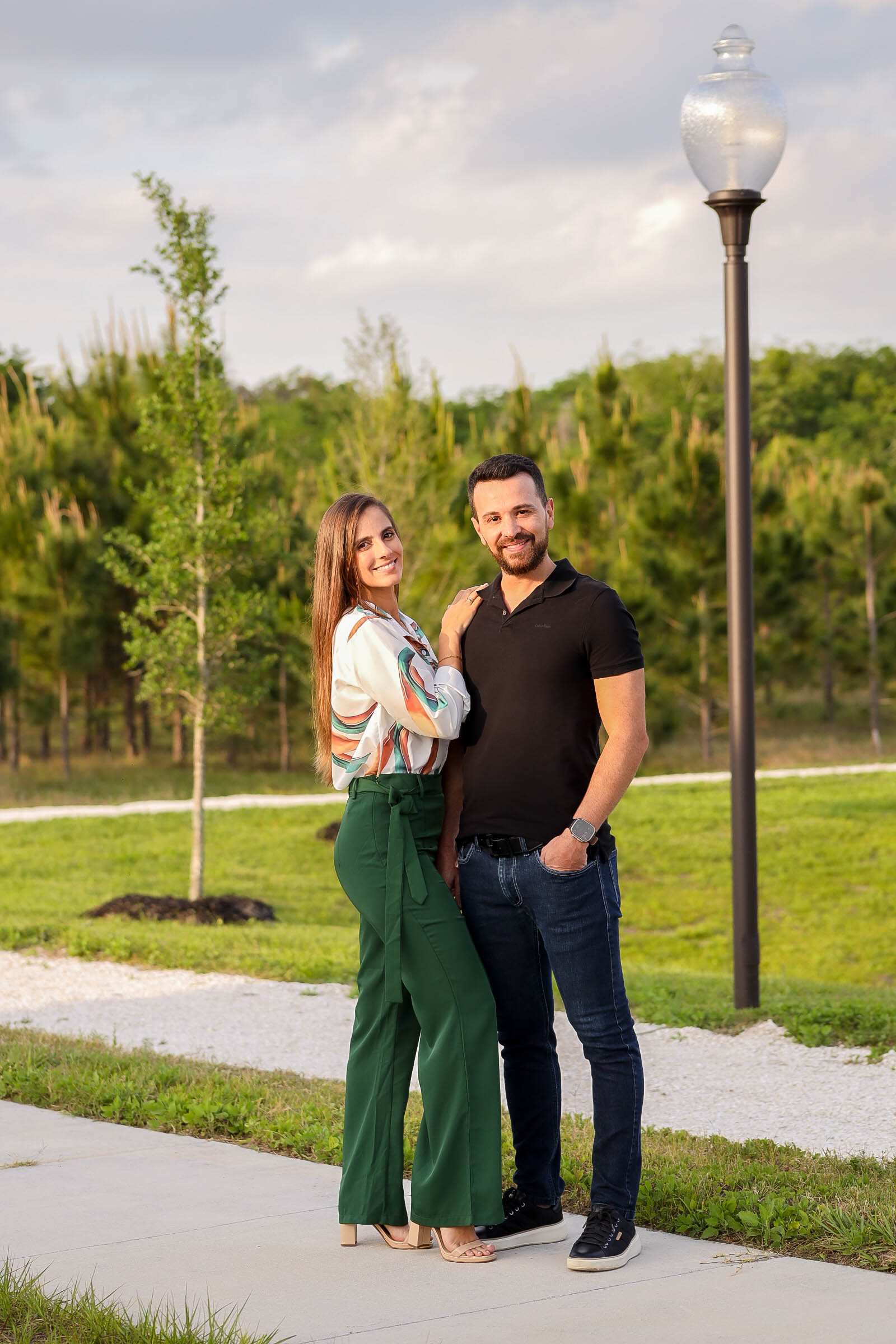 Léo Rodrigues e Patrícia Doneda juntos ao ar livre